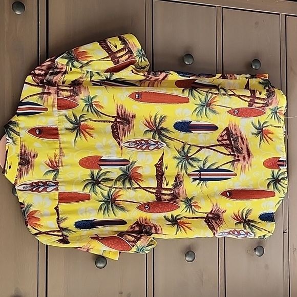 MEN'S HAWAIIAN SHIRT SIZE LARGE, EASY CARE BYE, ALEX VANDO. - Picture 2 of 6